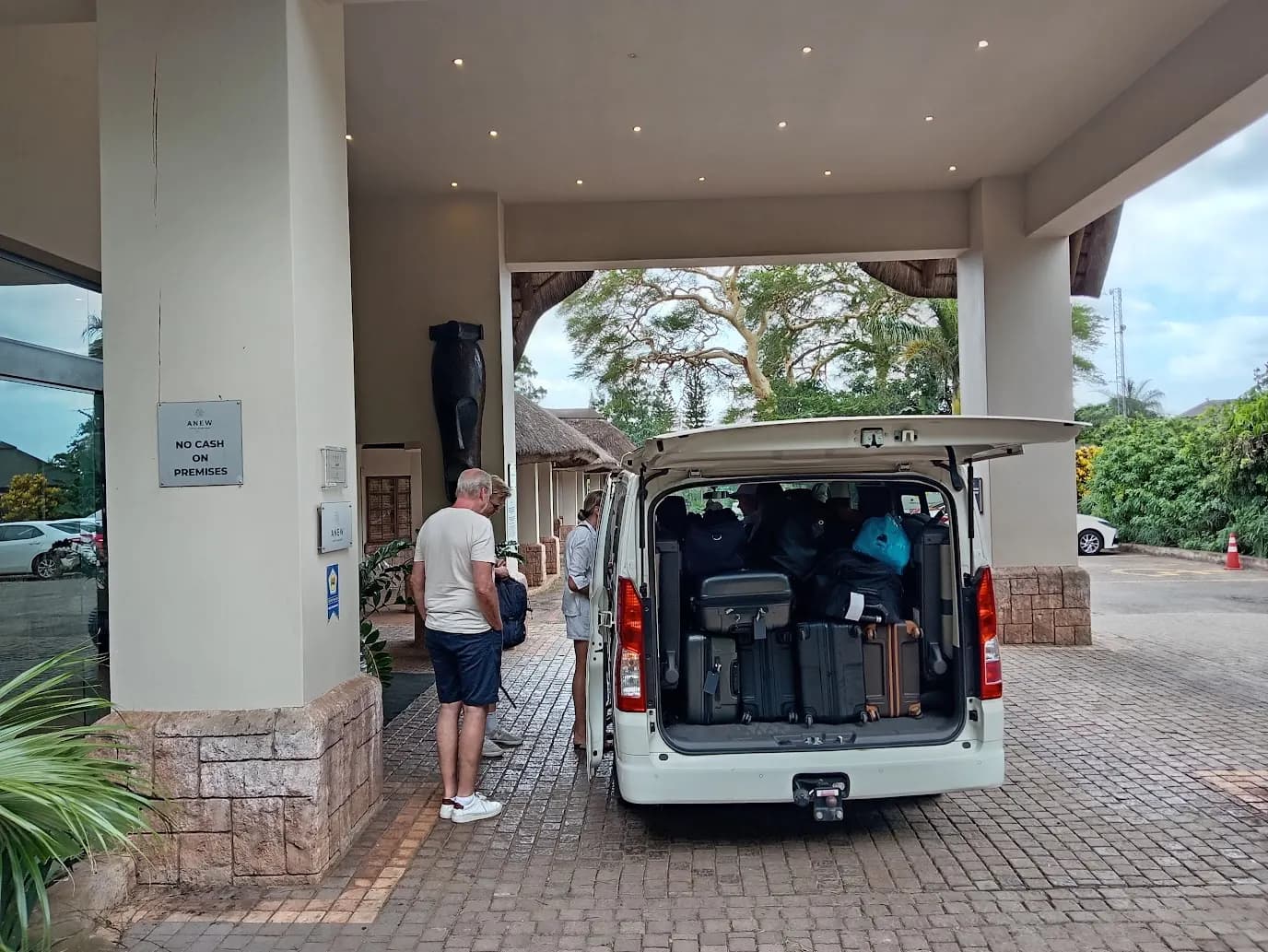 Khondlo Tours shuttle loading luggage at a hotel entrance